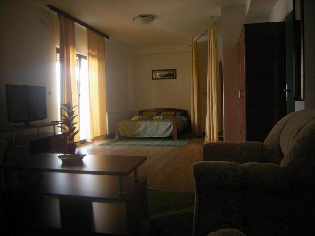 Bazeni Baikal Hotel Topola Exterior foto